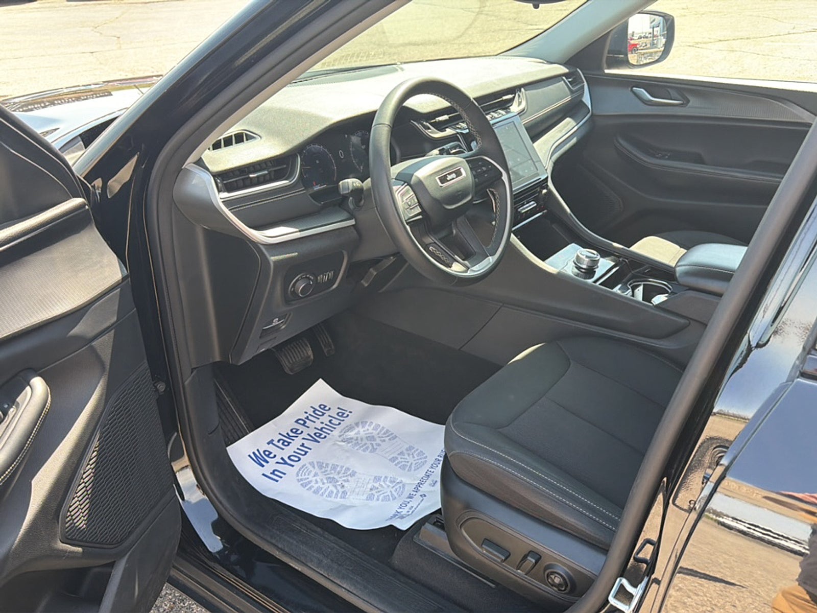 2023 Jeep Grand Cherokee Laredo