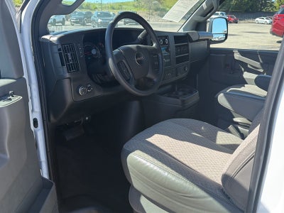 2025 GMC Savana Passenger LT