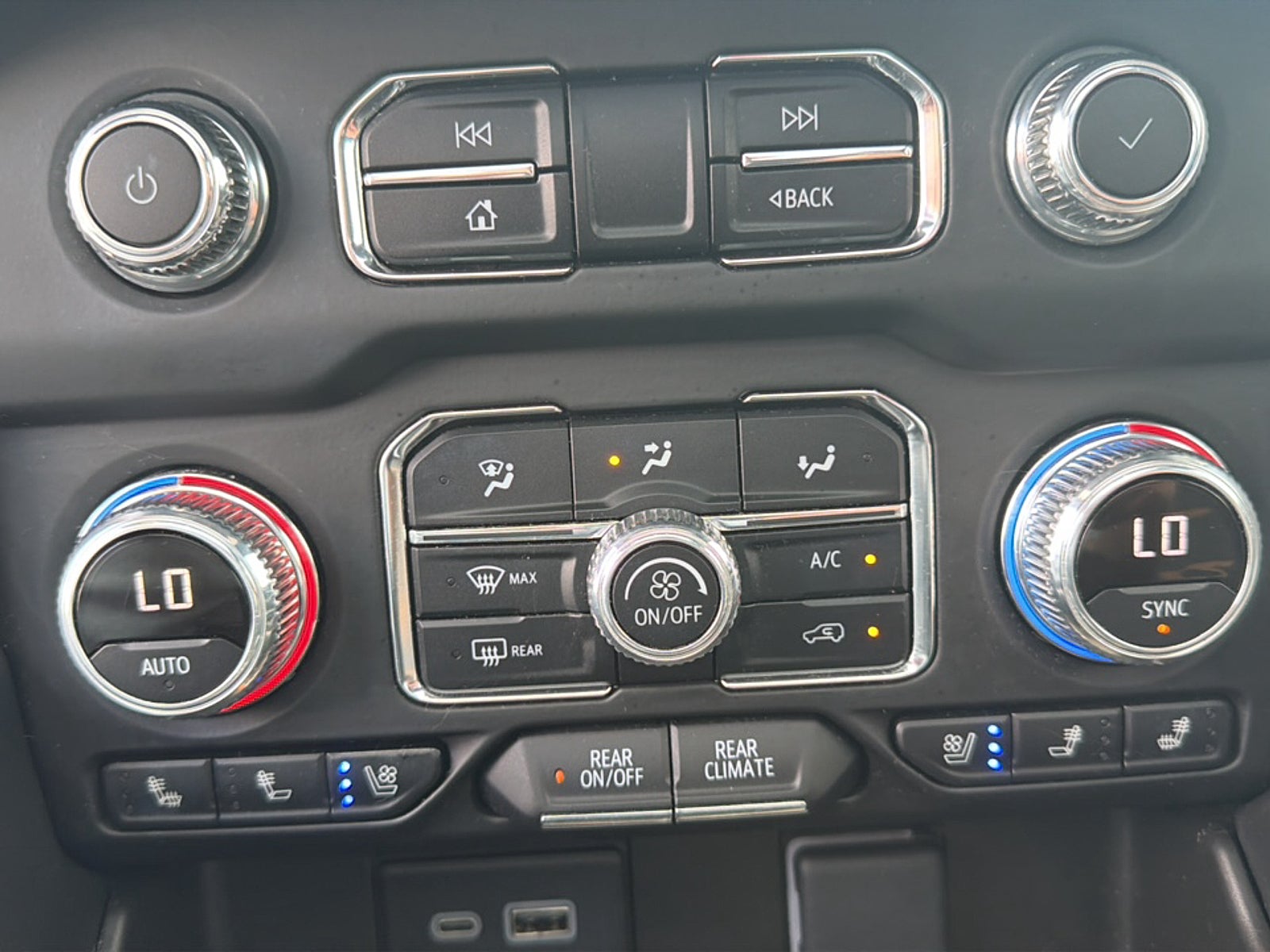 2023 GMC Yukon XL AT4