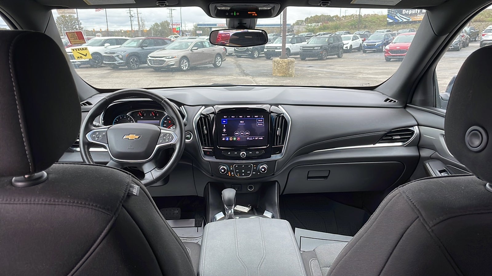 2022 Chevrolet Traverse LT Cloth