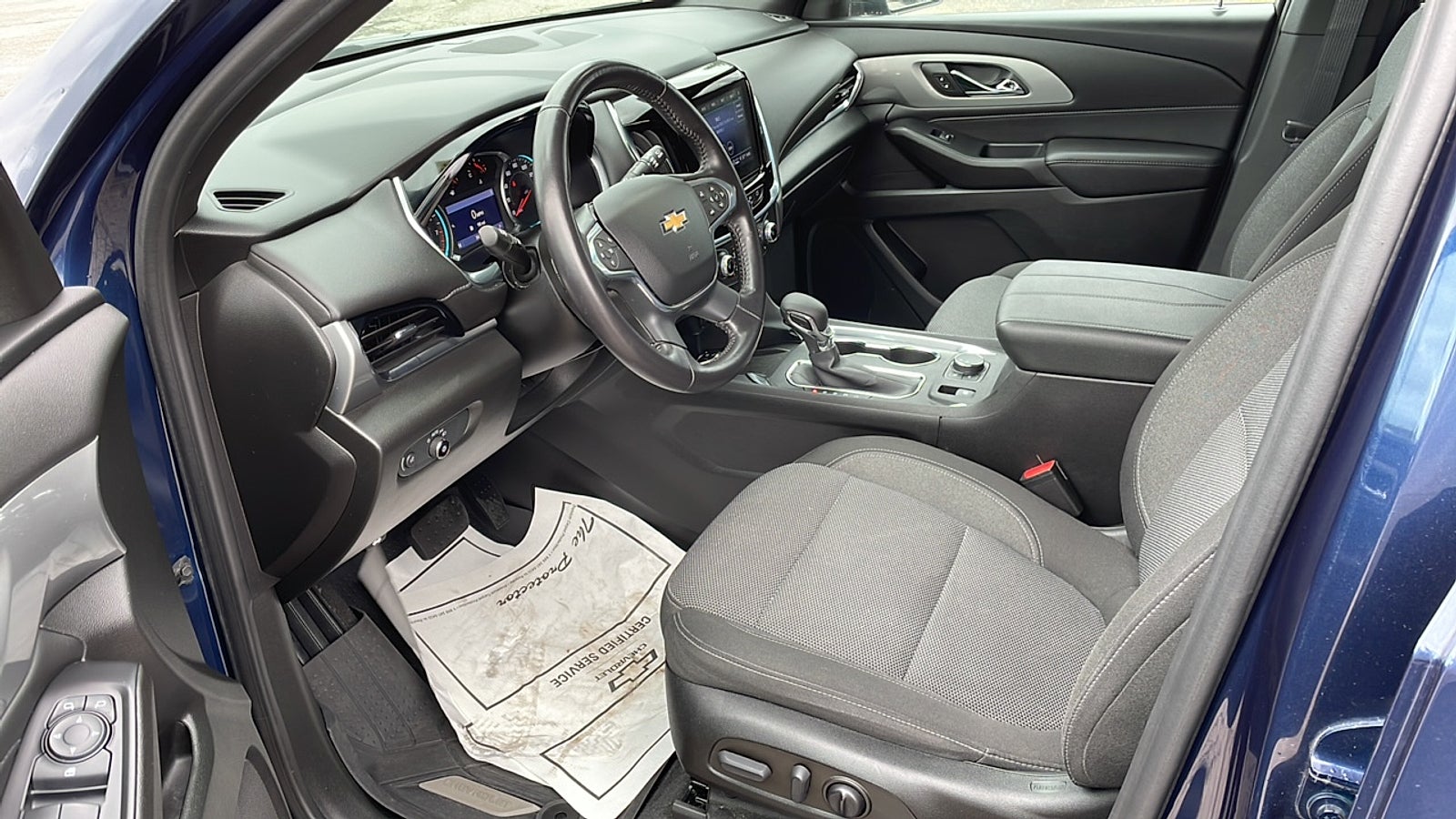 2022 Chevrolet Traverse LT Cloth