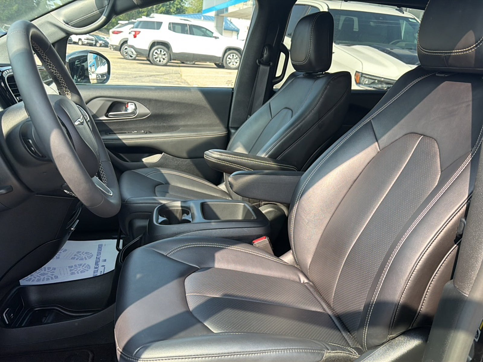 2025 Chrysler Pacifica Select