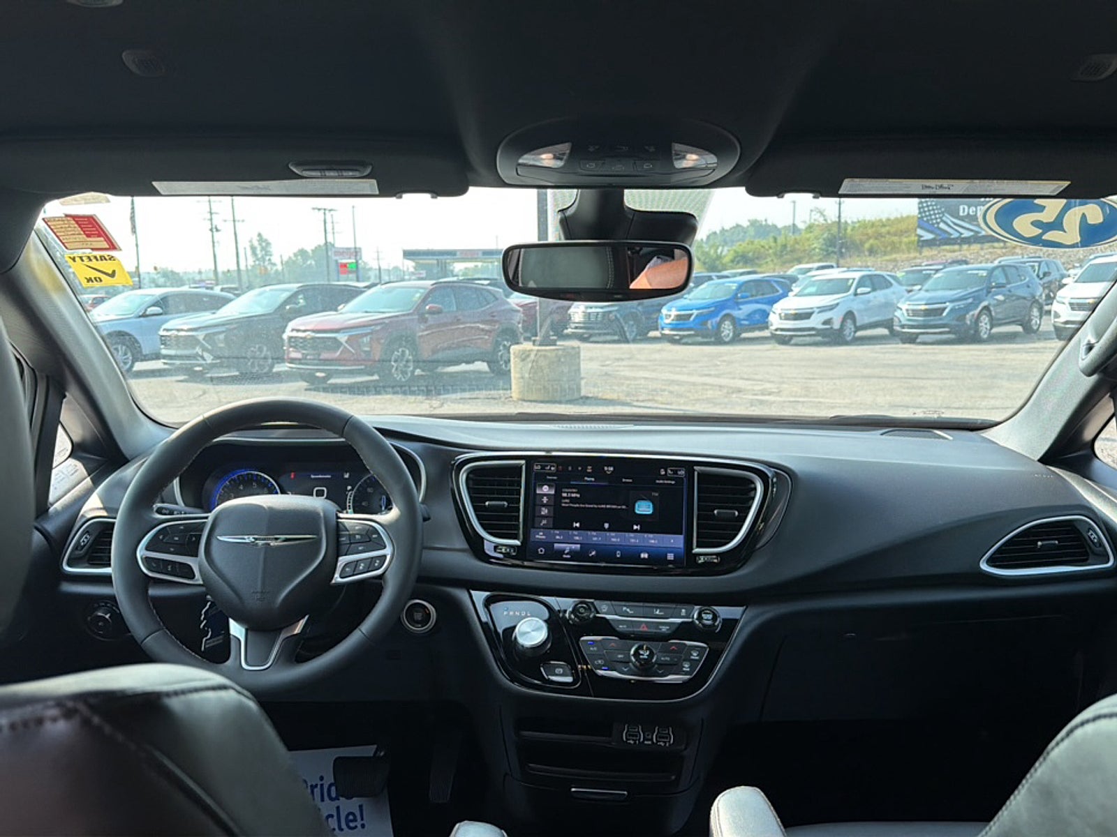 2025 Chrysler Pacifica Select