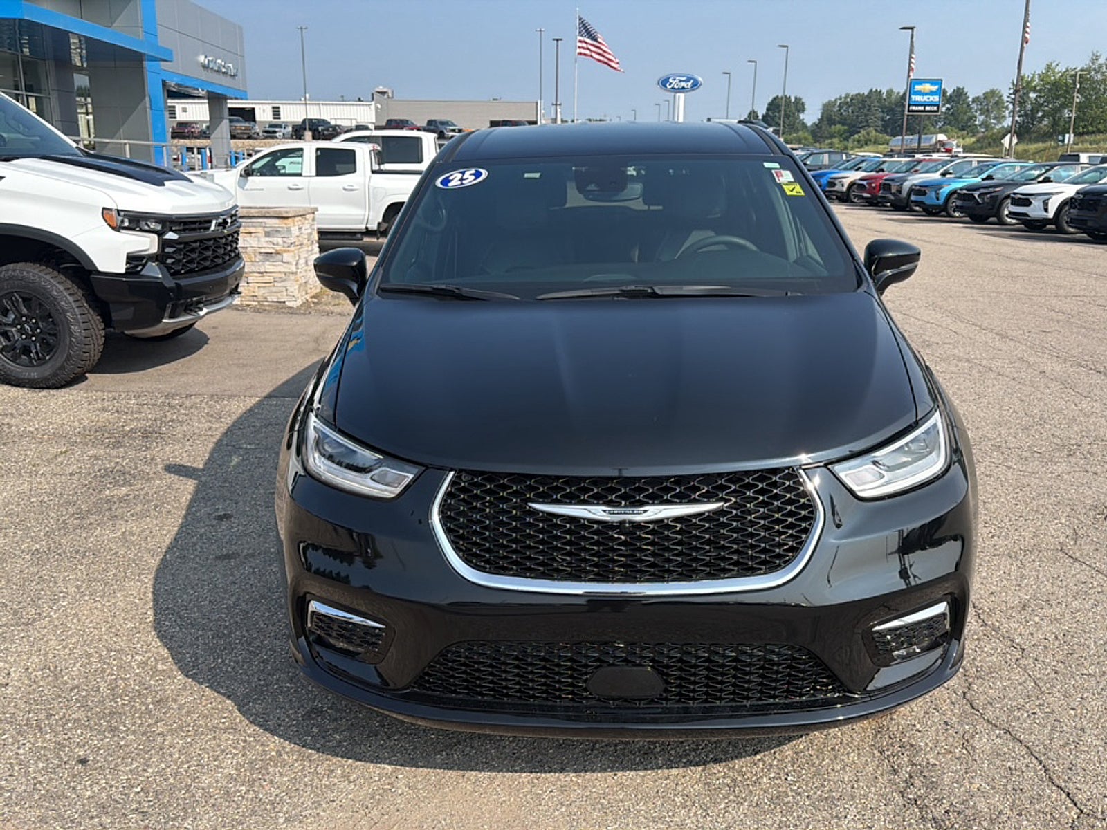 2025 Chrysler Pacifica Select