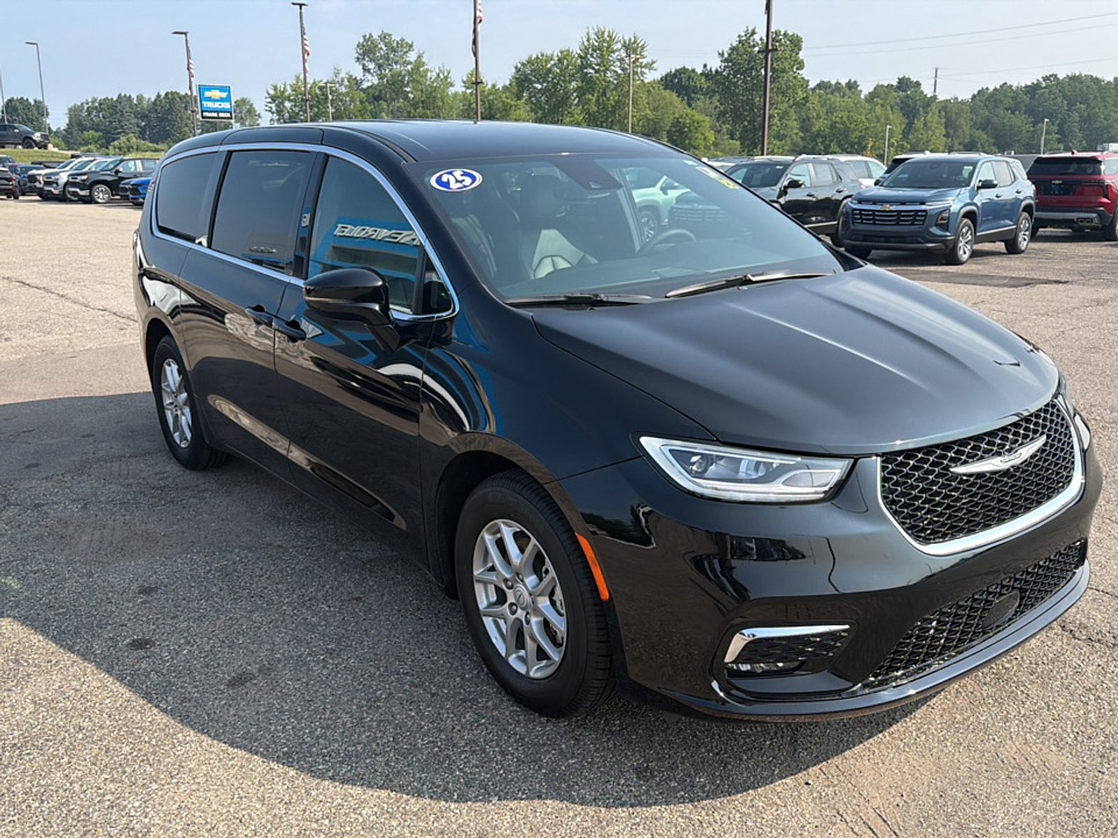 2025 Chrysler Pacifica Select