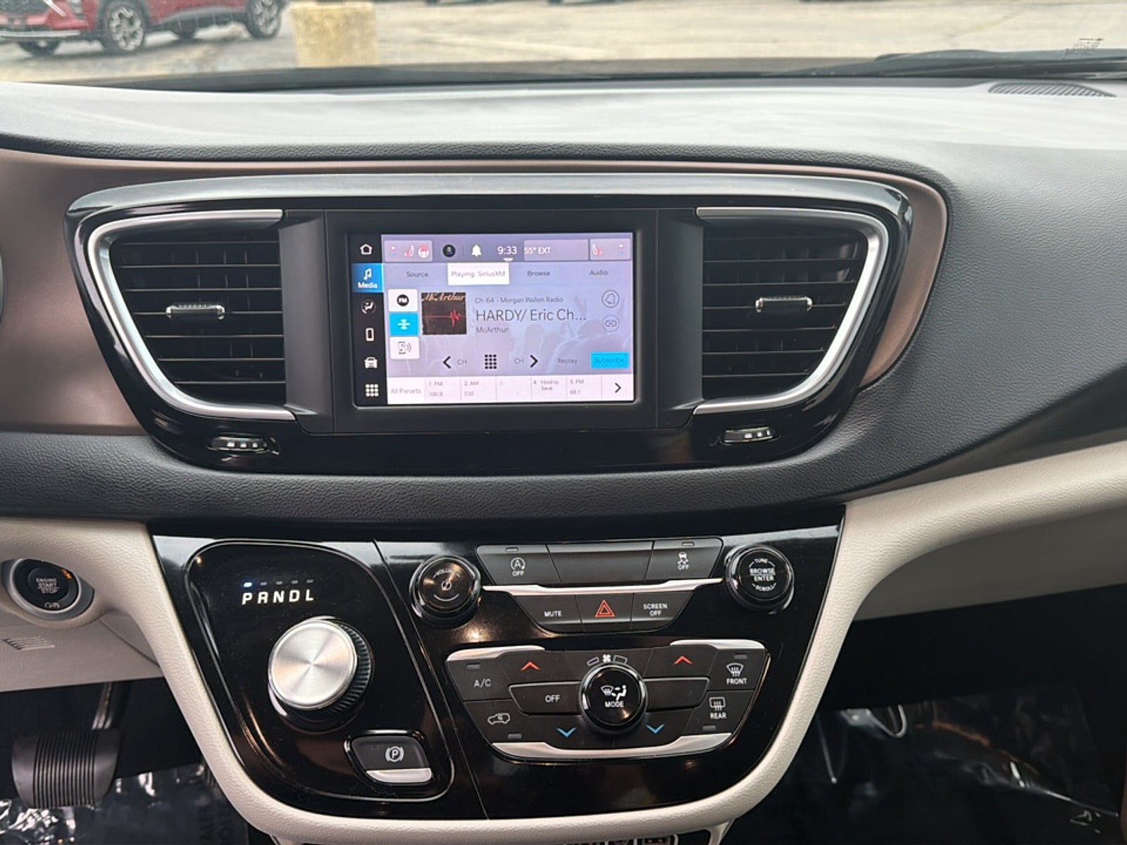 2023 Chrysler Voyager LX