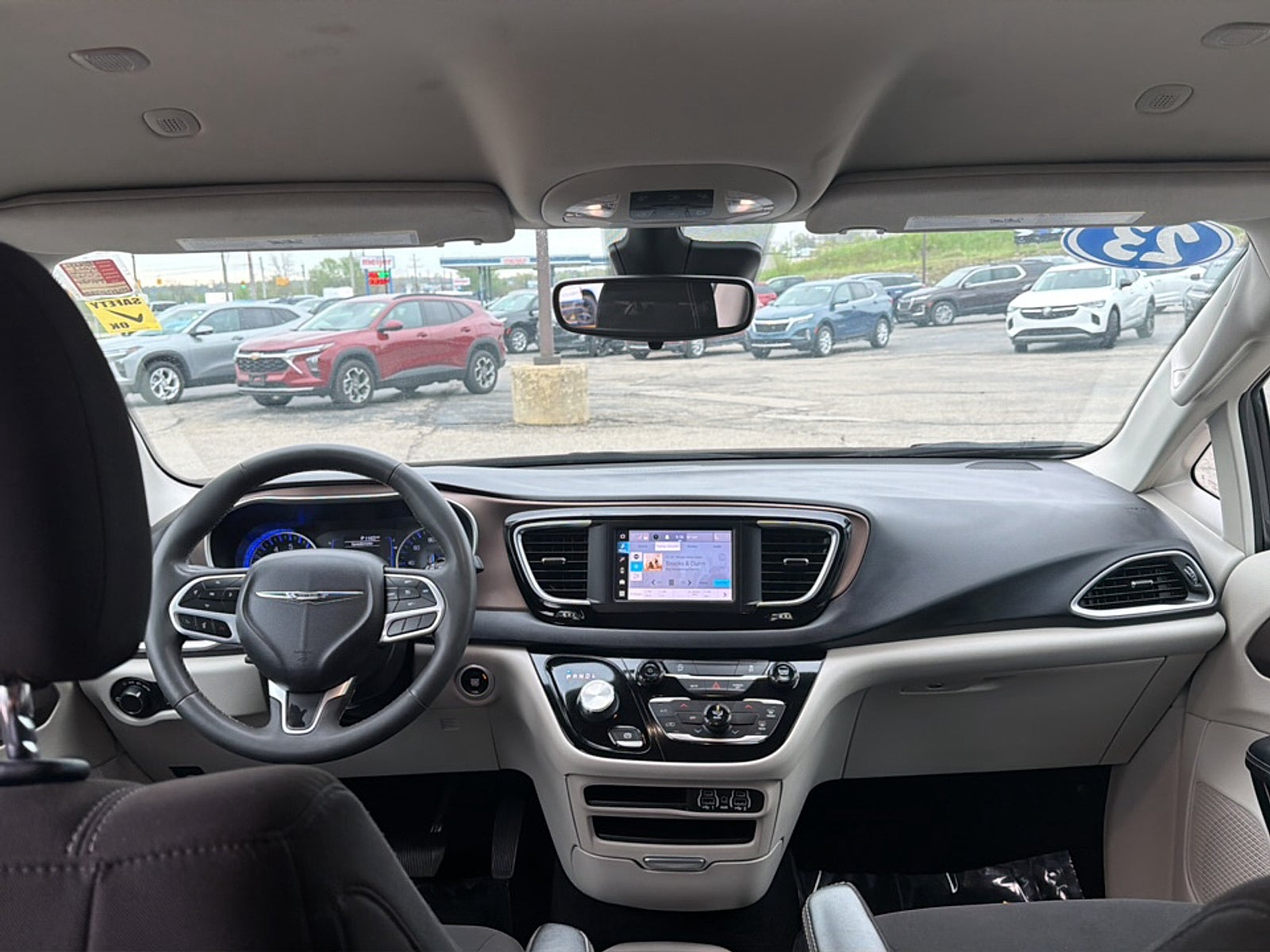 2023 Chrysler Voyager LX