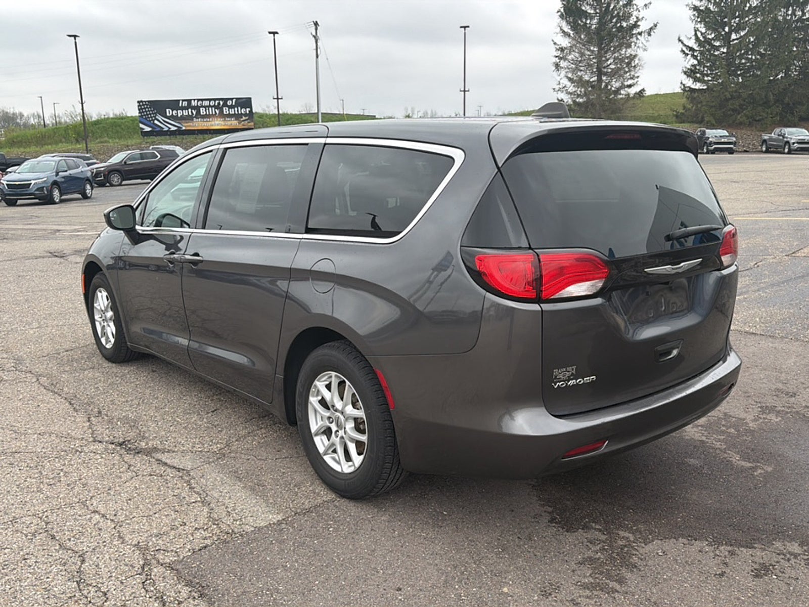 2023 Chrysler Voyager LX